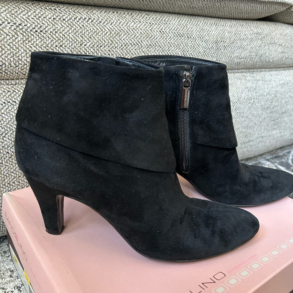 Bandolino Black Suede Folded-Cuff Ankle Booties with Side Zip, size 6 1/2